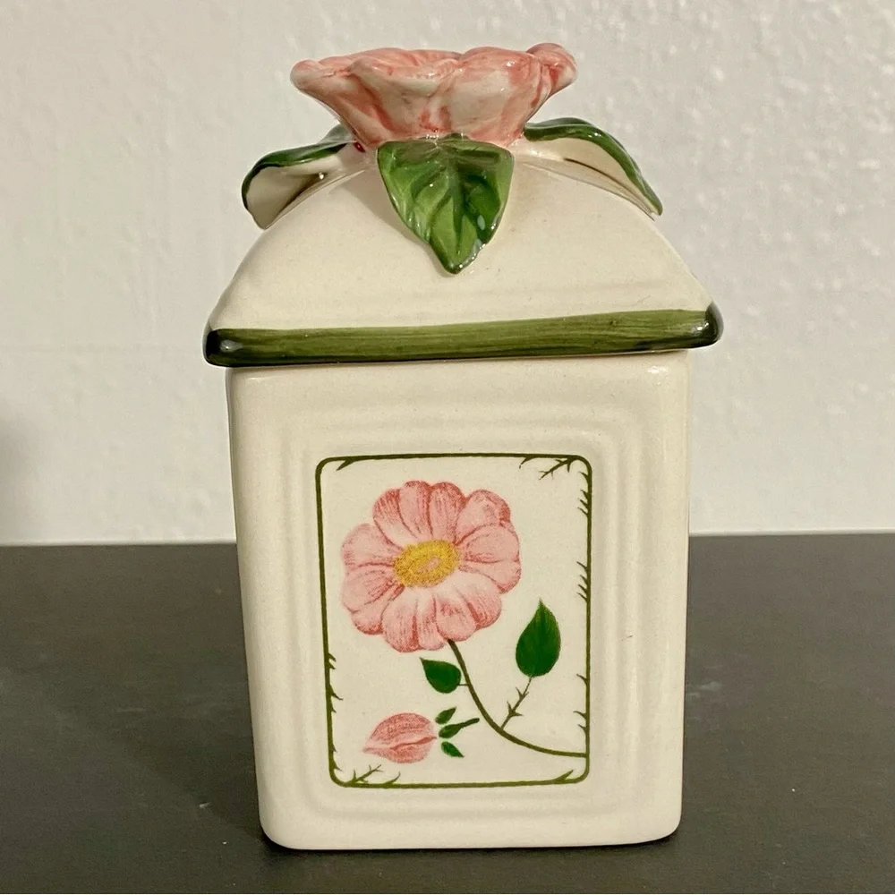 Villeroy & Boch Wildrose Charm Jam Jar Cannister 4.25” Tall White Pink Green